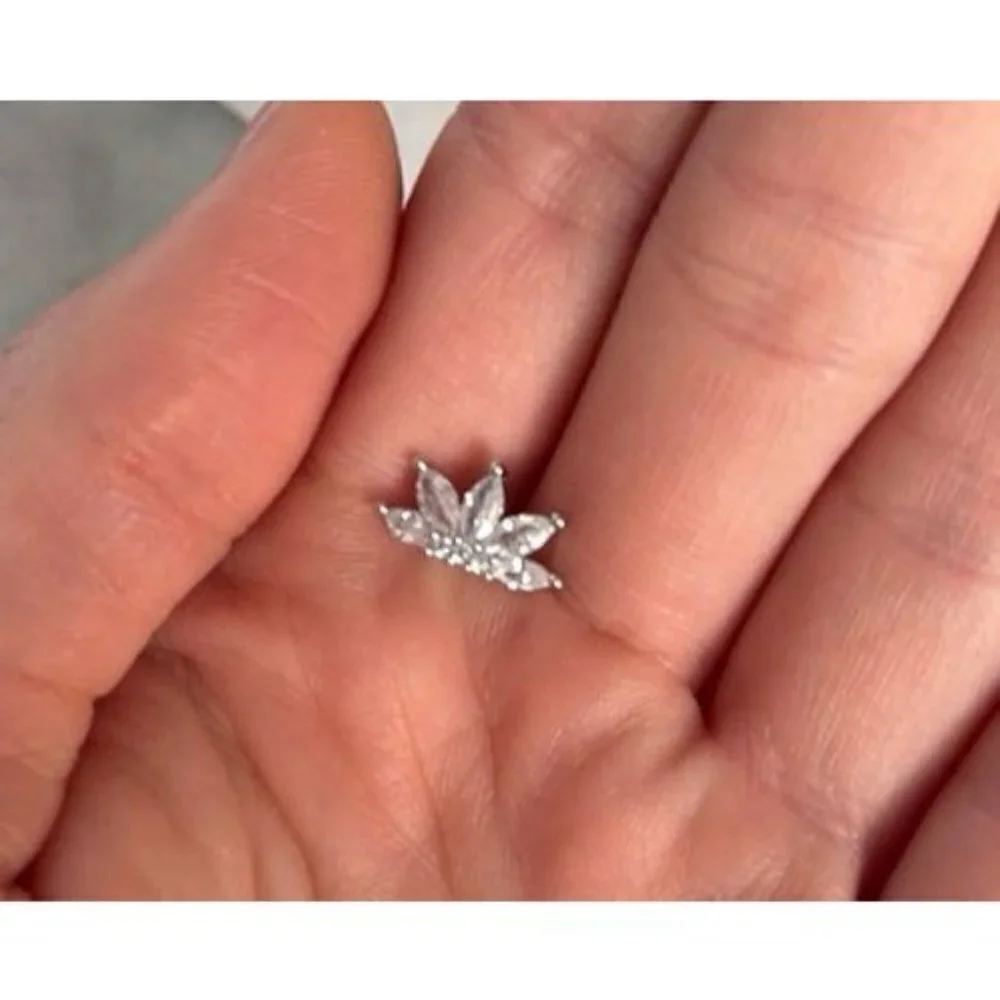 Sterling Silver Large Crystal Flower Cartilage Earring Brand New - Picture 2 of 4